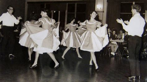 How to Square Dance: A Journey into the World of Pattern Dancefloor